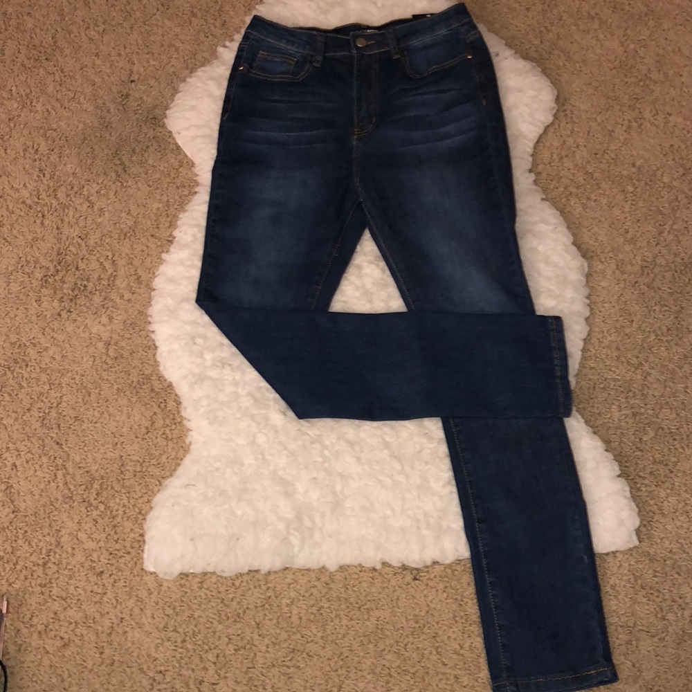FASHION NOVA MIDRISE DARK BLUE SKIINY JEANS